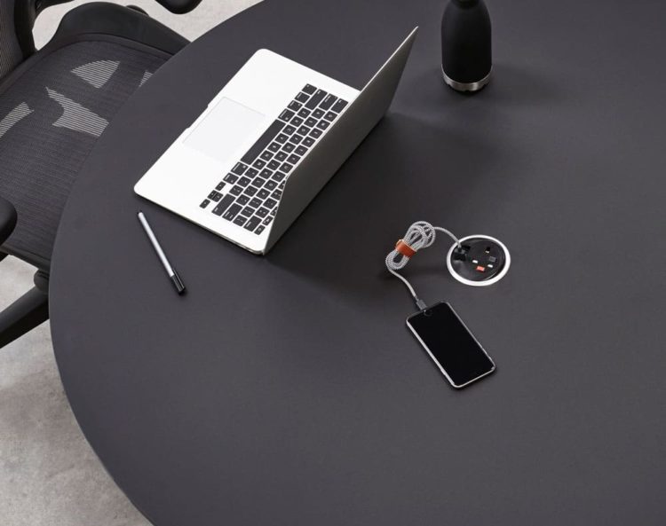 Table-civic-connectivite-ordinateur-mobilier-de-bureau-herman-miller